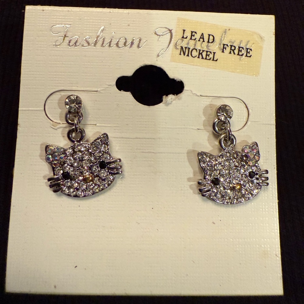 Fashion Jewelry Glittering Silver Cat Earrings